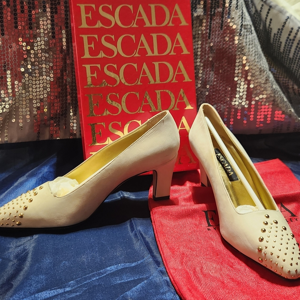 Vintage Escada Cream Pumps with Gold Accents - Picture 2 of 8